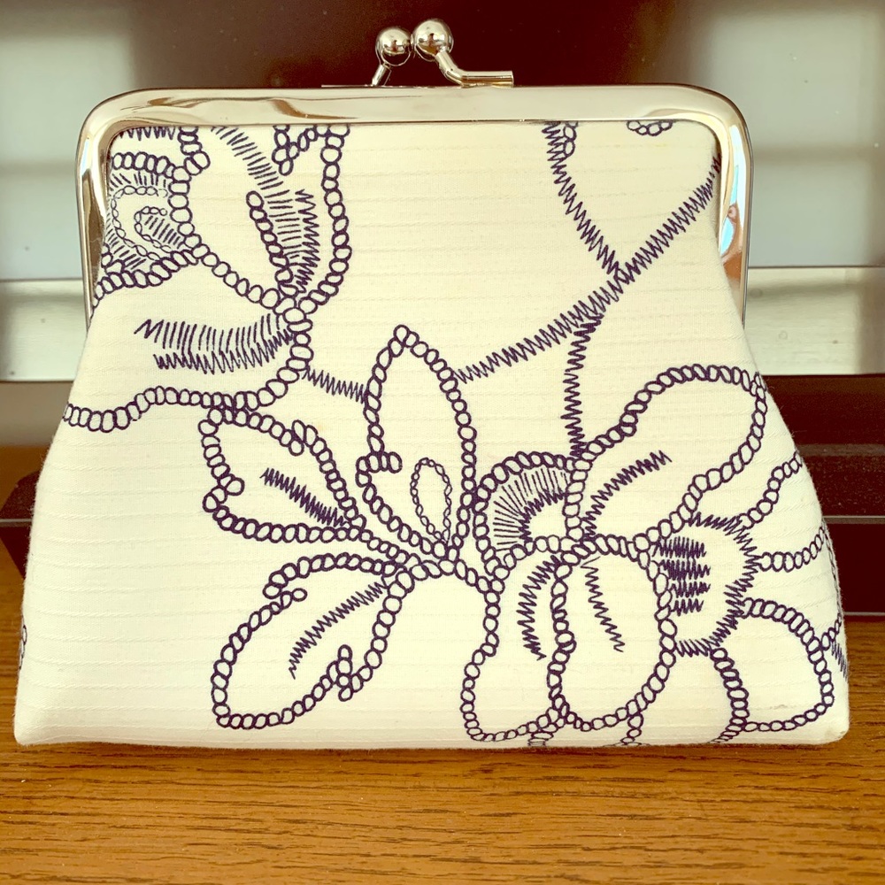 Bagatarian Clutch
